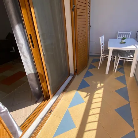 Tropical Apartament شقة *